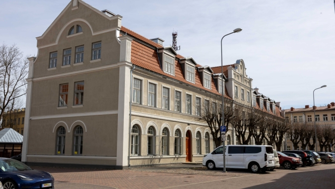 Kuldīgas Tehnoloģiju un tūrisma tehnikuma atjaunotā fasāde