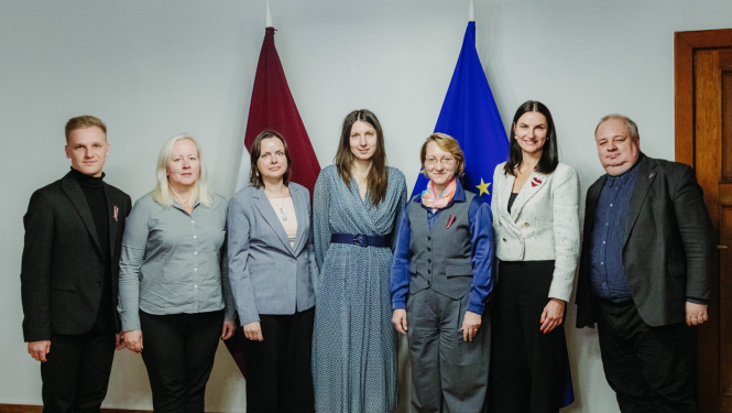izglītības un zinātnes ministrijas pārstāvji ar biedrību “Latvijas Bērnu labklājības tīkls”