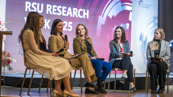 Izglītības departamenta direktores vietniece Olga Ozola kopā ar kolēģiem no Veselības ministrijas, Slimību un profilakses centra, Rīgas Stradiņa universitātes un Baltijas Starptautiskais Ekonomikas Politikas Studiju Centra.