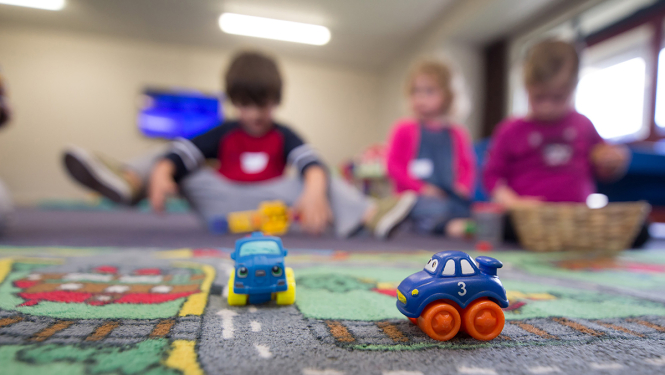 Vairāk nekā 60% gadījumu pirmsskolā ikdienā strādā divi pedagogi un palīgs