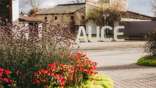 pilsētas uzraksts "Auce"