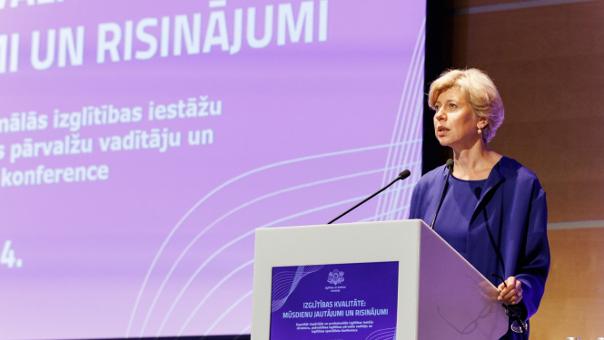 Ministre Anda Čakša uzstājas konferencē