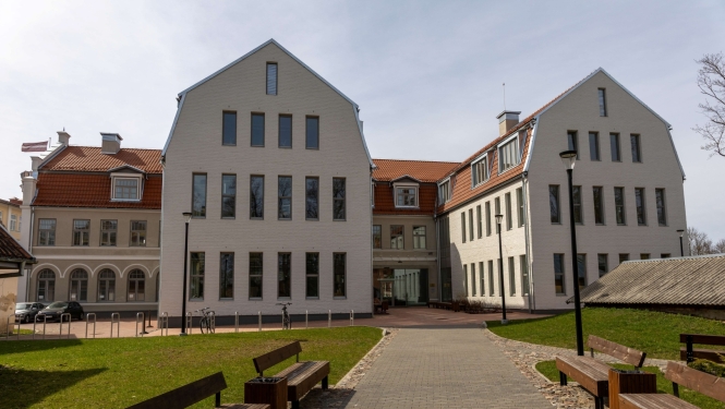 Kuldīgas Tehnoloģiju un tūrisma tehnikuma atjaunotā fasāde