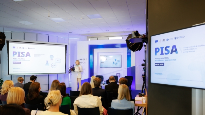 IZM ministre Ilze Indriksone saka uzrunu OECD PISA 2025 pirmo rezultātu atklāšanas konferencē