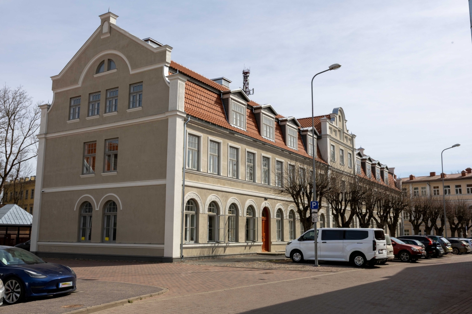 Kuldīgas Tehnoloģiju un tūrisma tehnikuma atjaunotā fasāde
