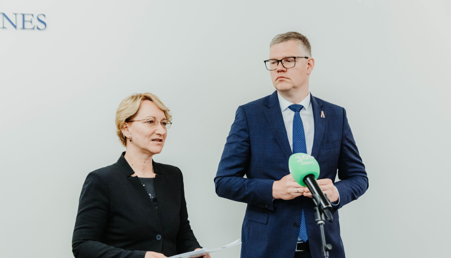 IZM ministre Dace Melbārde ar Rīgas domes priekšsēdētāja vietnieku izglītības, kultūras, sporta un ģimeņu politikas jautājumos Vilni Ķirsi