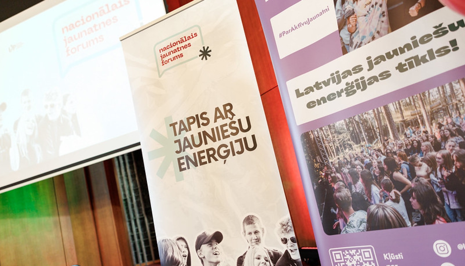 Nacionālā jaunatnes foruma baneri