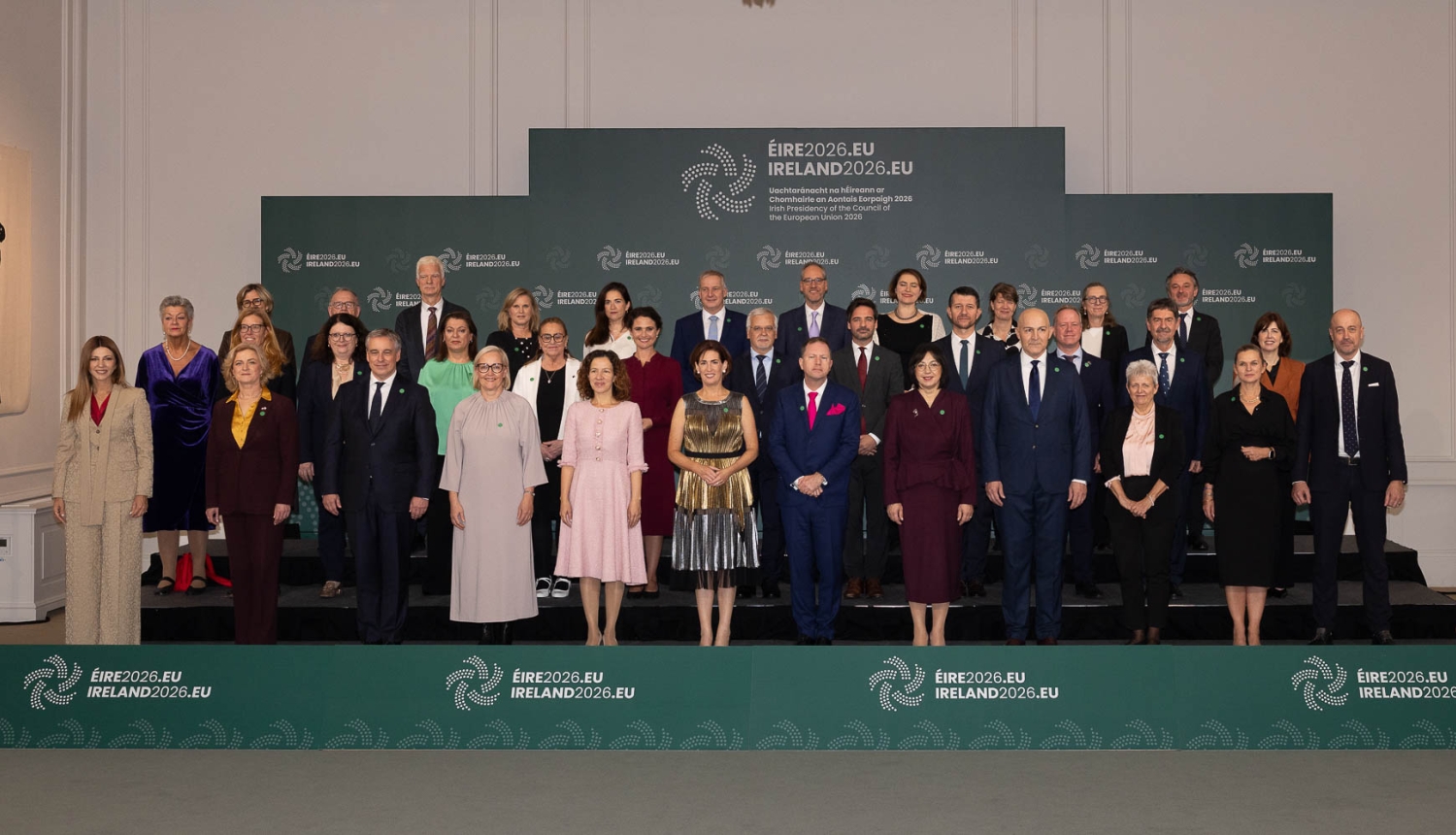 Eiropas Savienības izglītības ministri un delegāciju pārstāvji kopīgā fotogrāfijā neformālās ministru sanāksmes laikā Dublinā.