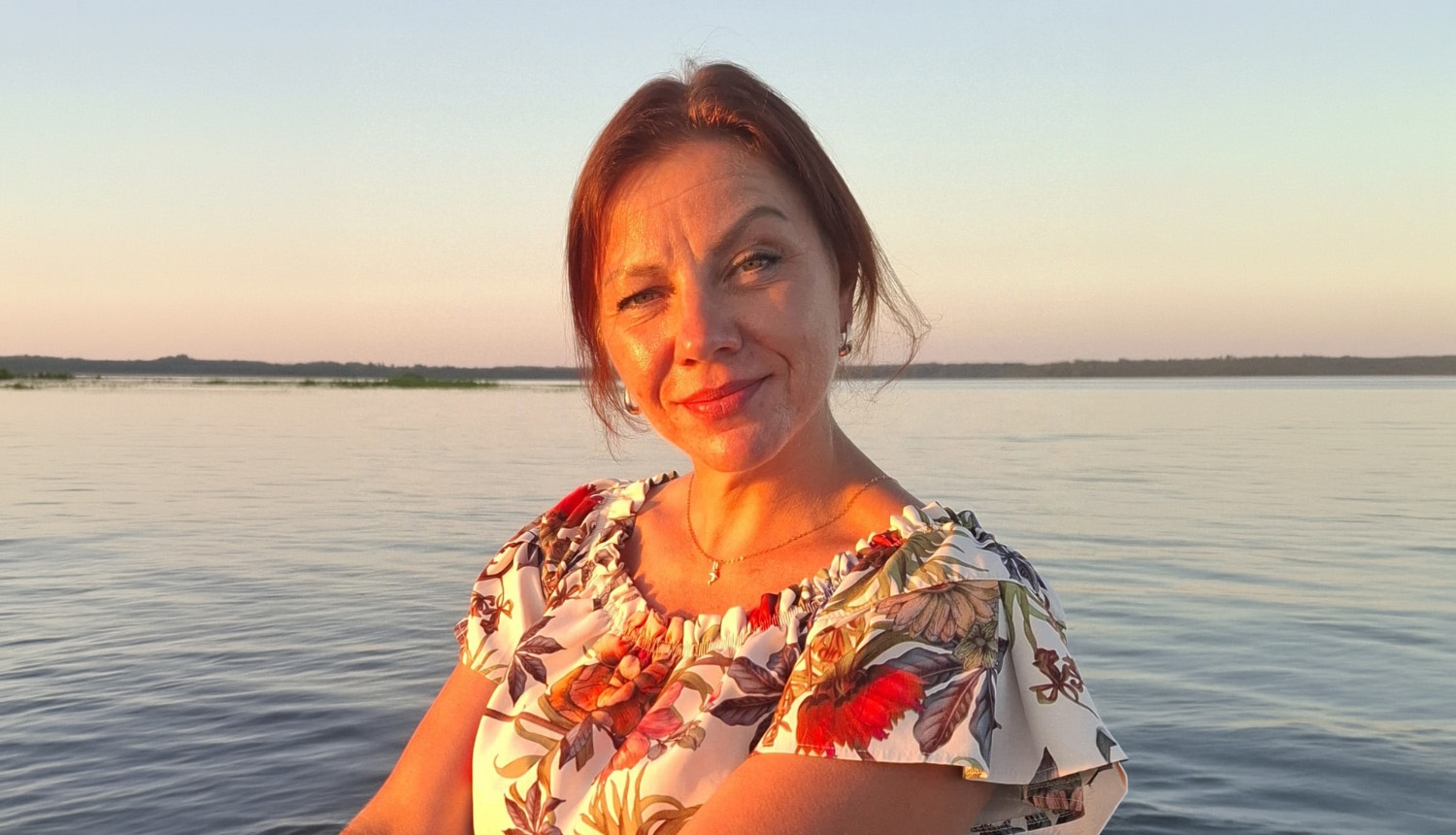 Jana Biezā saulrietā pie ezera