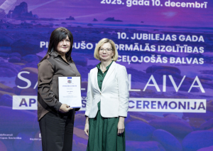 iedrības “Cerību spārni” Valdes priekšsēdētāja, sociālo pakalpojumu vadītāja Eva Viļķina un IZM Profesionālās un pieaugušo izglītības departamenta direktora vietniece Ieva Suškeviča