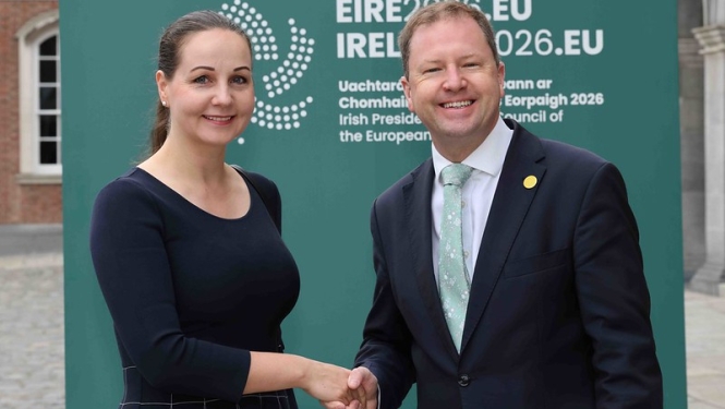Izglītības un zinātnes ministrijas parlamentārā sekretāre Ieva Siliņa ar James Lawless TD Minister for Further and Higher Education, Research, Innovation and Science