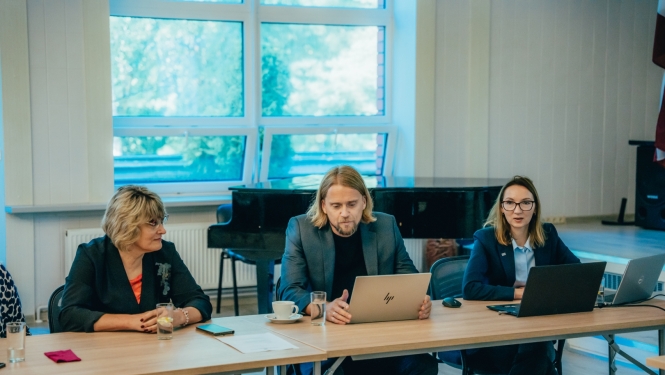 IZM Profesionālās un pieaugušo izglītības departamenta direktors Ingus Zitmanis un Departamenta direktora vietniece pieaugušo izglītības jomā Jeļena Muhina