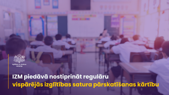 Skolēni sēž skolas solos un mācās. Tekstā "IZM piedāvā nostiprināt regulāru vispārējās izglītības satura pārskatīšanas kārtību"