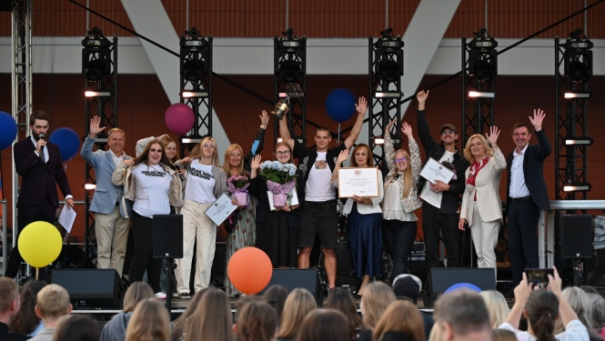 Latvijas Jauniešu galvaspilsētas 2027 svinīgā paziņošana jauniešu iespēju festivālā "Kopums"