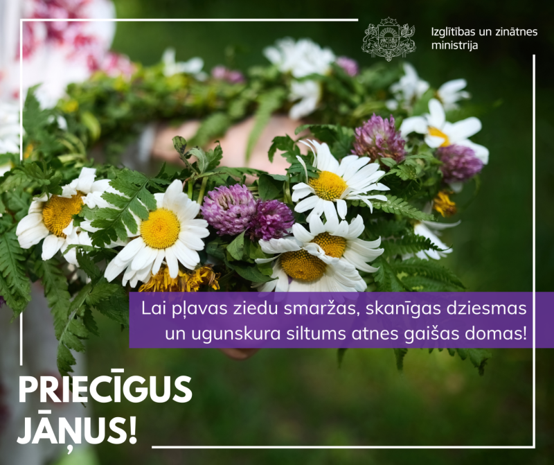 Ziedu vainags. Teksts - "Priecīgus Jāņus! Lai pļavas ziedu smaržas, skanīgas dziesmas un ugunskura siltums atnes gaišas domas!"