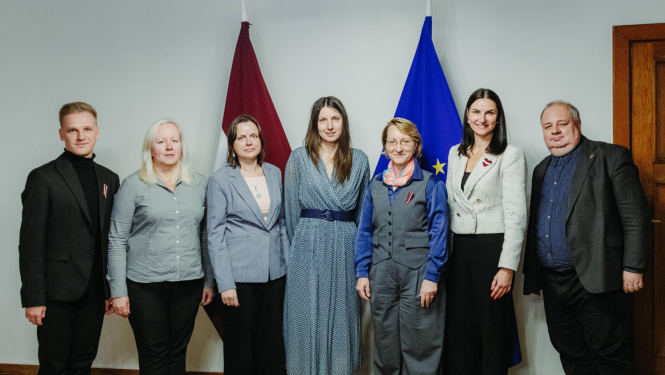 izglītības un zinātnes ministrijas pārstāvji ar biedrību “Latvijas Bērnu labklājības tīkls”