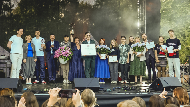 "Latvijas Jauniešu galaspilsēta 2026" uzvarētāju paziņošana uz skatuves