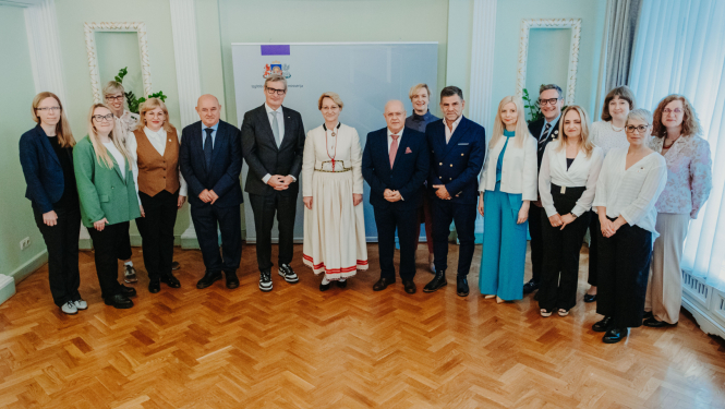 Kopbilde no Eiropas Skolu prezidentūras pārņemšanas sanāksmes
