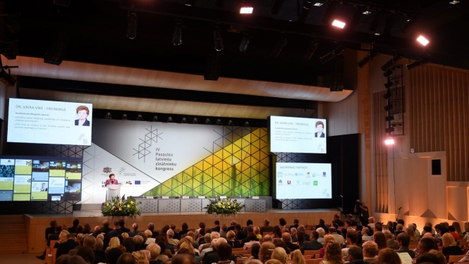 LNB Ziedoņa zāle ar cilvēkiem