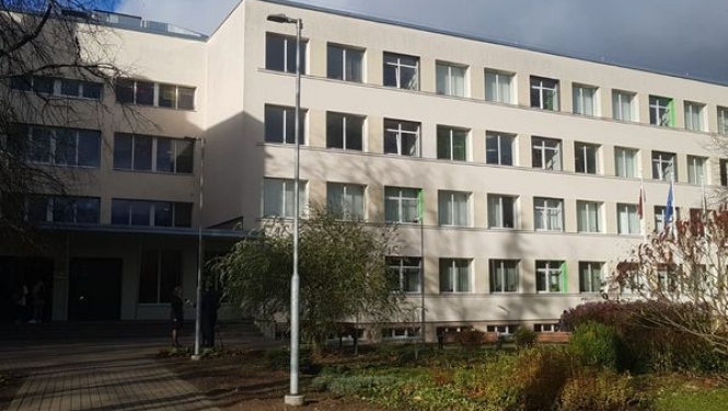 Gulbenes 2. vidusskolas skolēni pēc brīvlaika mācības uzsāk pārbūvētā skolas ēkā
