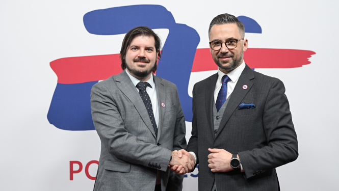 Pa kreisi Izglītības un zinātnes ministrijas valsts sekretāra vietnieks cilvēkkapitāla, zinātnes un inovāciju attīstības jautājumos Jānis Paiders.
