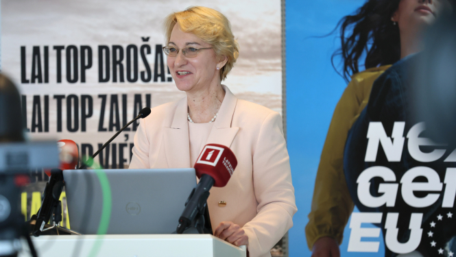 Izglītības un zinātnes ministre Dace Melbārde