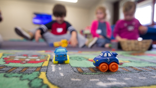 Vairāk nekā 60% gadījumu pirmsskolā ikdienā strādā divi pedagogi un palīgs