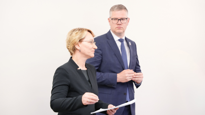 IZM ministre Dace Melbārde un Rīgas domes vicemērs Vilnis Ķirsis