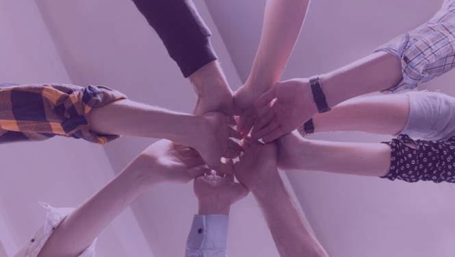 Saliktas kopā rokas