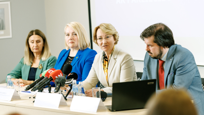 Preses konferences dalībnieki
