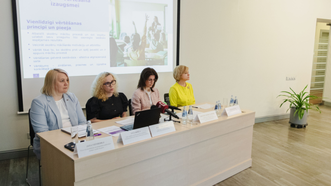 Preses konferences dalībnieku kopbilde 10.06.2025.