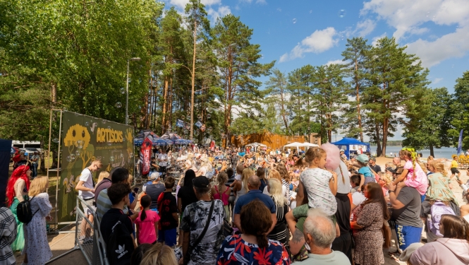 Cilvēki pasākumā