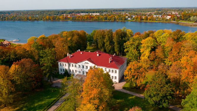 Balvu muižas apbūve, parks un Lāča dārzs