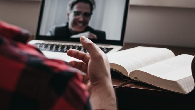IZM ar Rektoru padomi pārrunā atbalsta pasākumus Covid-19 seku novēršanā augstākajā izglītībā