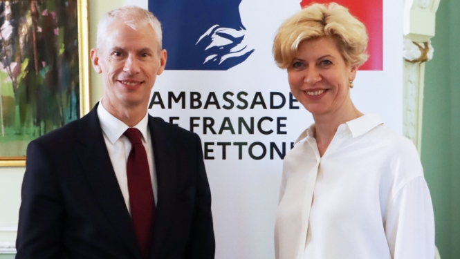 Francijas ārējās tirdzniecības, ekonomikas veicināšanas, frankofonijas un franču diasporas lietu valsts ministrs Franks Riestērs un izglītības un zinātnes ministre Anda Čakša 