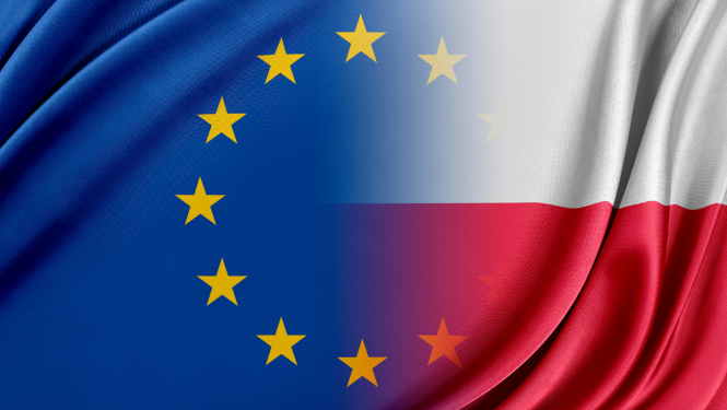 Eiropas Savienības un Polijas karogi
