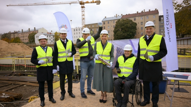 Komandu sporta spēļu halles kapsulas iemūrēšanas svētki