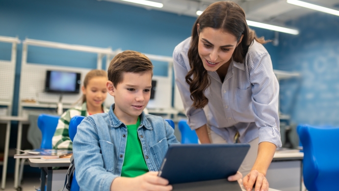 clasroom-with-tablets