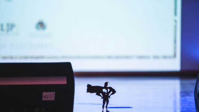 laabakais darba ar jaunatni