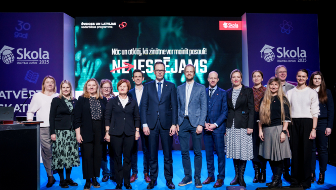 Dalībnieku kopbilde izstādē "Skola 2025"
