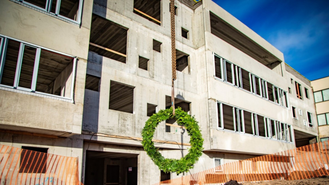 Spāru svētki Rīgas Zolitūdes ģimnāzijas jaunbūvei