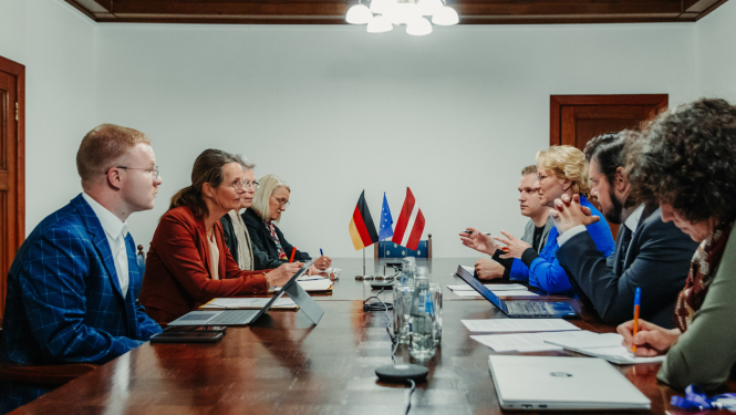 Izglītības un zinātnes ministres Daces Melbārdes tikšanās ar ar Mēklenburgas-Priekšpomerānijas federālās zemes zinātnes, kultūras, federālo un Eiropas lietu ministri Bettinu Martinu (Bettina Martin).