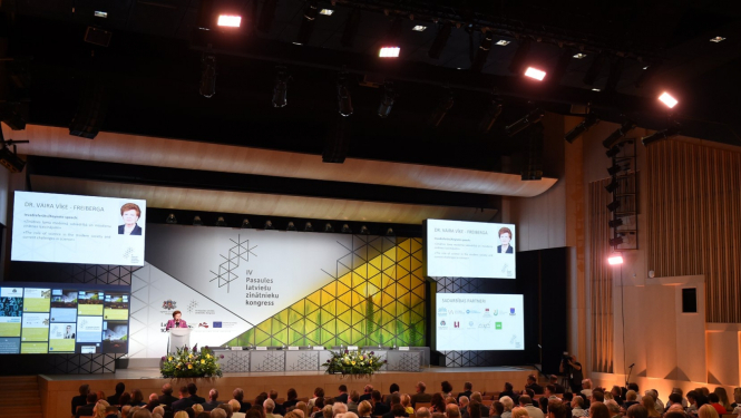 LNB Ziedoņa zāle ar cilvēkiem