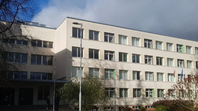 Gulbenes 2. vidusskolas skolēni pēc brīvlaika mācības uzsāk pārbūvētā skolas ēkā