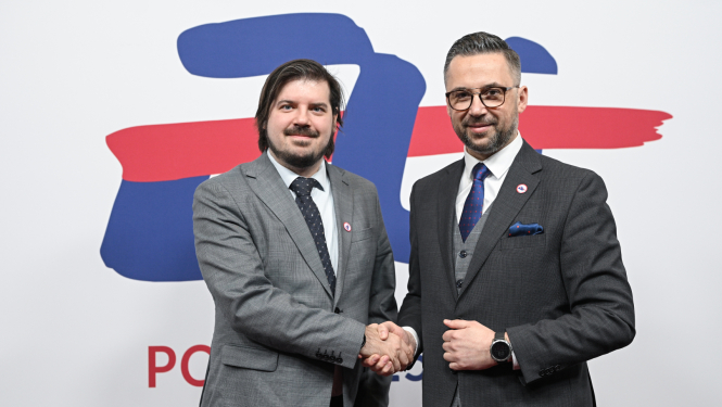 Pa kreisi Izglītības un zinātnes ministrijas valsts sekretāra vietnieks cilvēkkapitāla, zinātnes un inovāciju attīstības jautājumos Jānis Paiders.