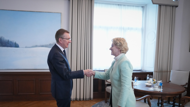 Izglītības un zinātnes ministre Dace Melbārde un Valsts prezidents Edgars Rinkēvičs