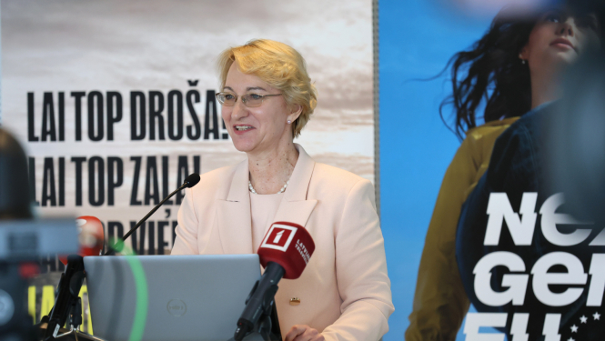 Izglītības un zinātnes ministre Dace Melbārde