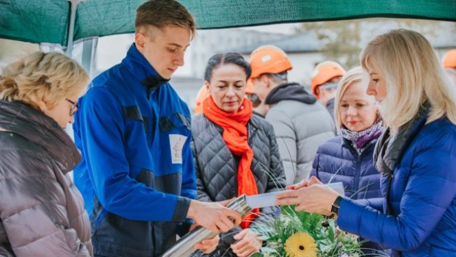 Daugavpils Būvniecības tehnikuma jauno darbnīcu pamatos iemūrēta kapsula ar vēstījumu nākamajām paaudzēm