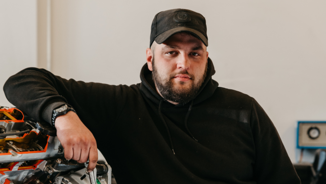 Aleksis, Liepājas Valsts tehnikuma absolvents