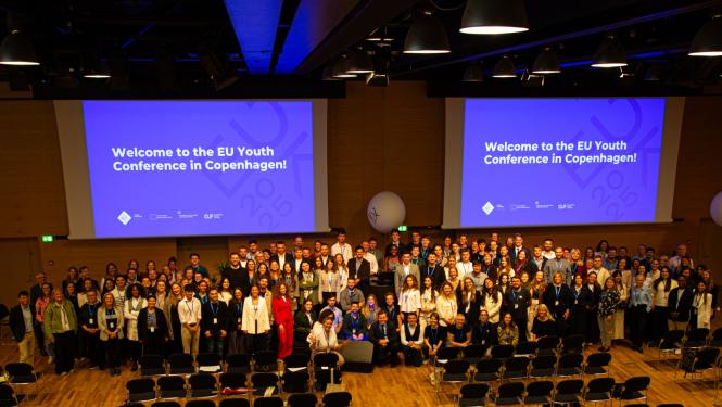 Dalībnieku kopbilde no Eiropas Jaunatnes konferences Kopenhāgenā